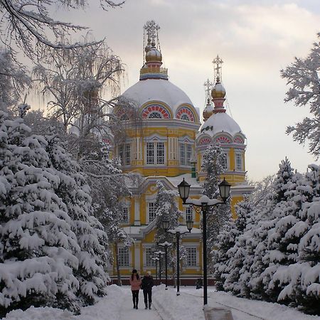 Nadezhda Apartments On The Nauryzbai Batyr 82 Alma-Ata Exteriör bild