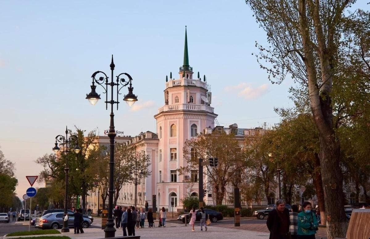Nadezhda Apartments On The Nauryzbai Batyr 82 Alma-Ata Exteriör bild