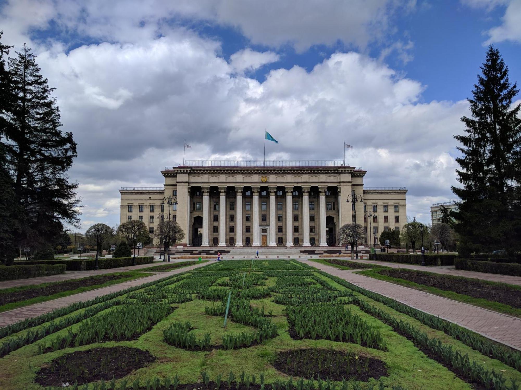 Nadezhda Apartments On The Nauryzbai Batyr 82 Alma-Ata Exteriör bild