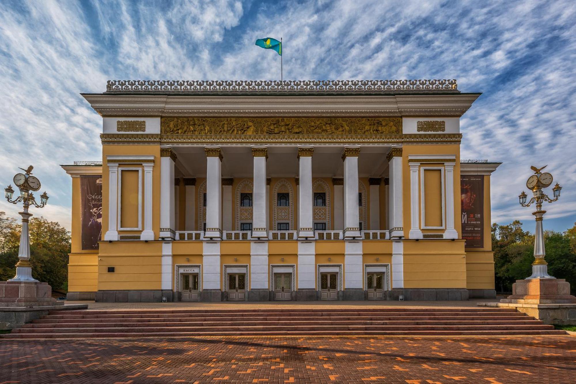 Nadezhda Apartments On The Nauryzbai Batyr 82 Alma-Ata Exteriör bild