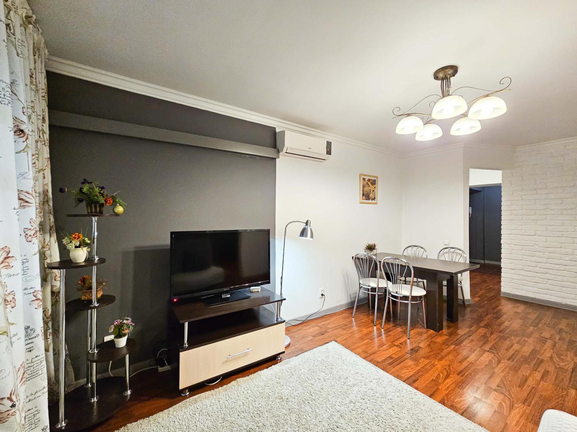 Nadezhda Apartments On The Nauryzbai Batyr 82 Alma-Ata Exteriör bild